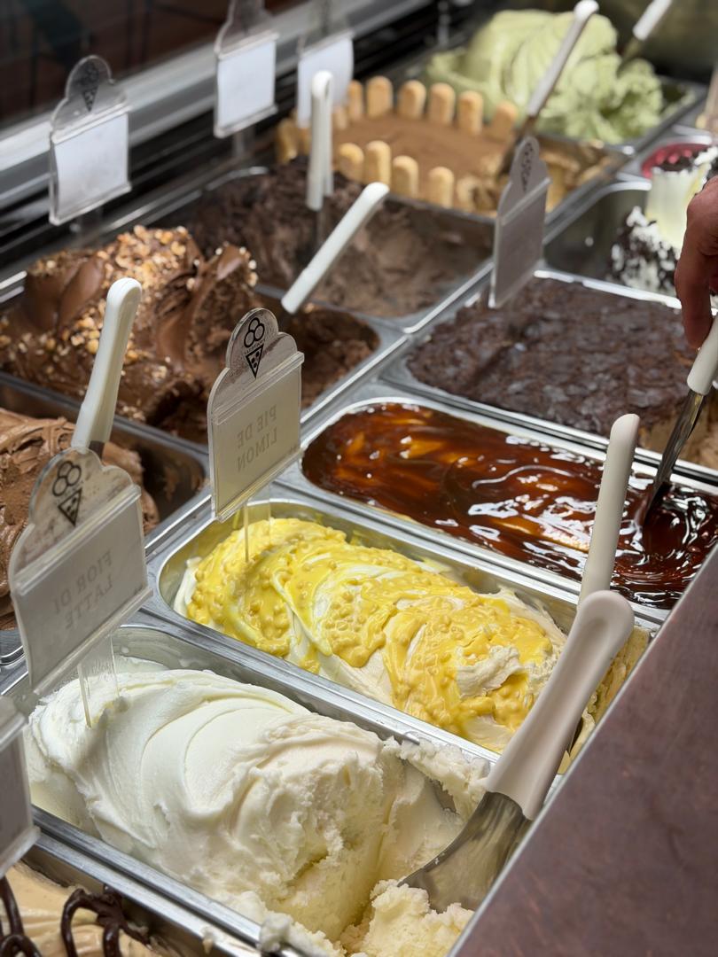 Sabores de gelato artesanal en la heladería
